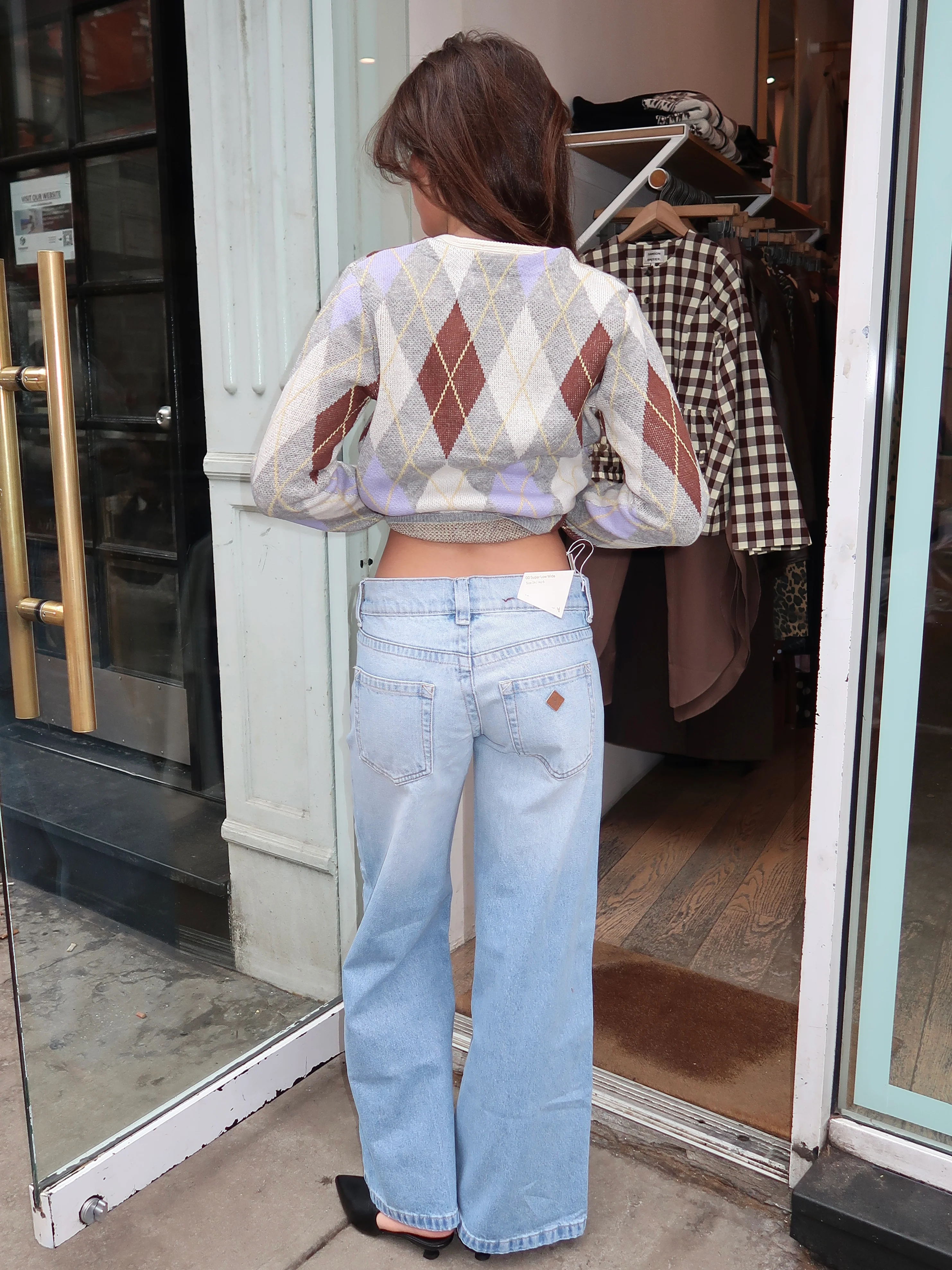 00 Super Low Wide in Kaia Worn - Image 3