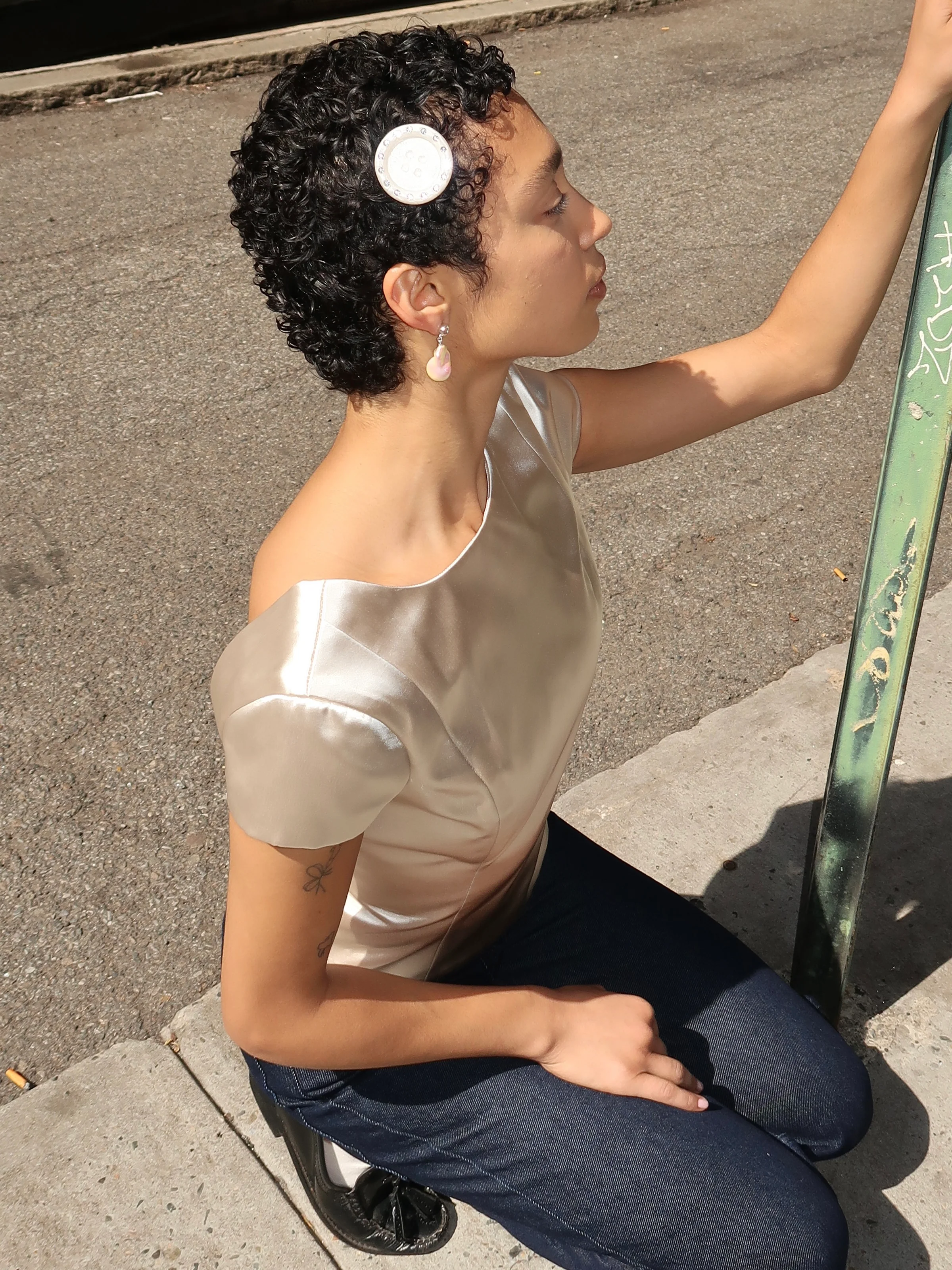 Bouton Hairclip in Pearl - Image 3