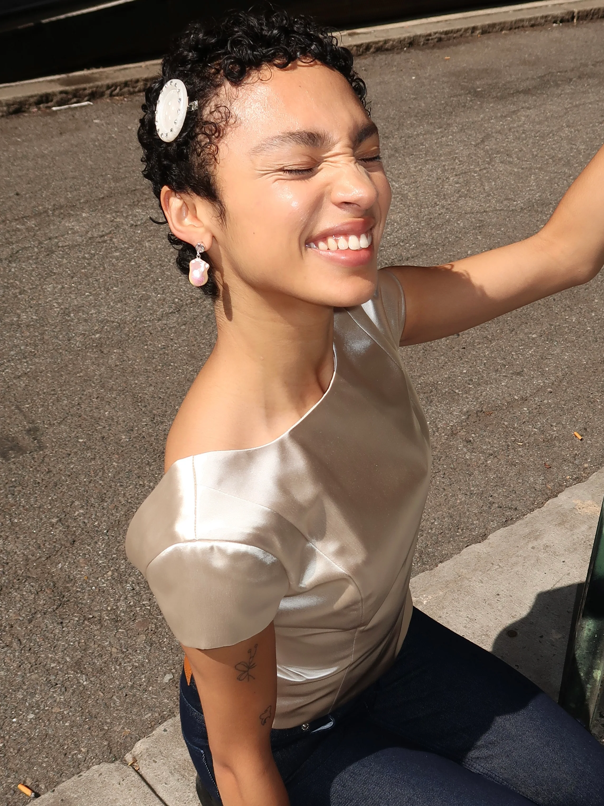 Bouton Hairclip in Pearl - Image 4