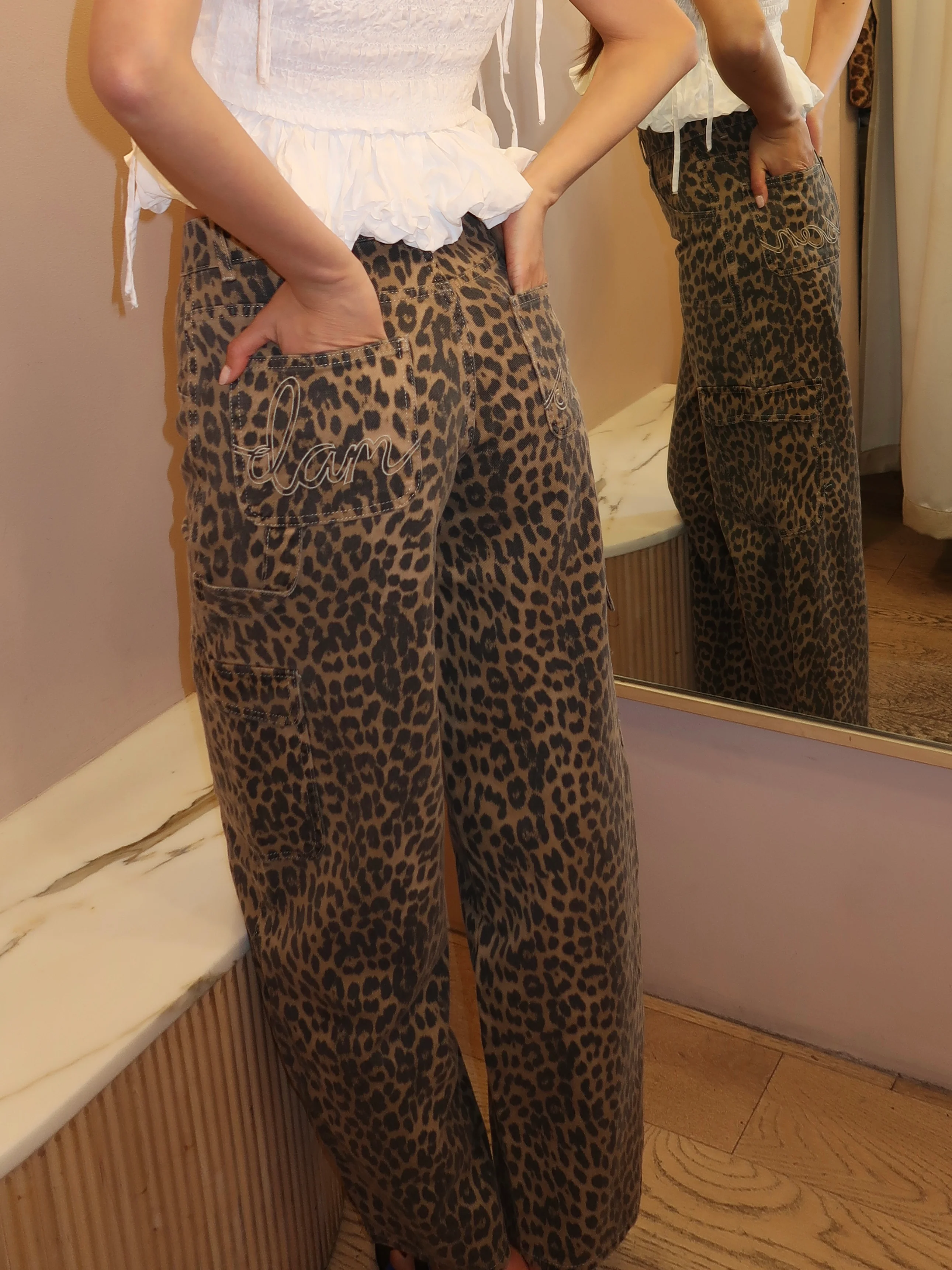 Cargo Jeans in Leopard - Image 3