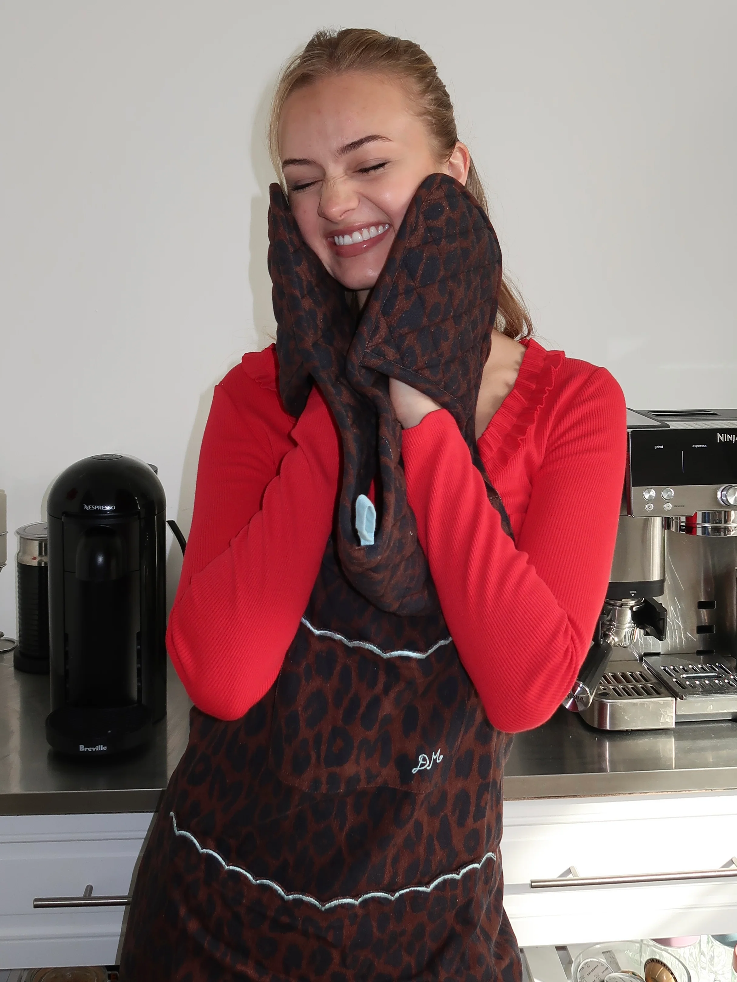 Double Oven Glove in Dark Leopard - Image 4