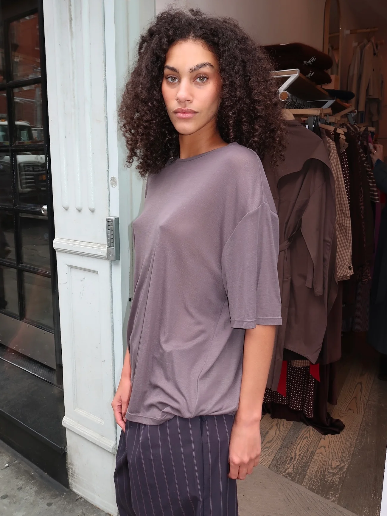 Fine Jersey Relaxed Tee in Soot - Image 4