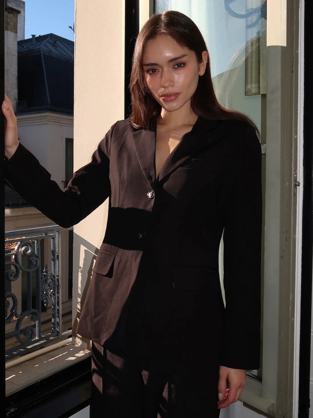 Garcelle Fitted Waist Jacket in Black - Image 4