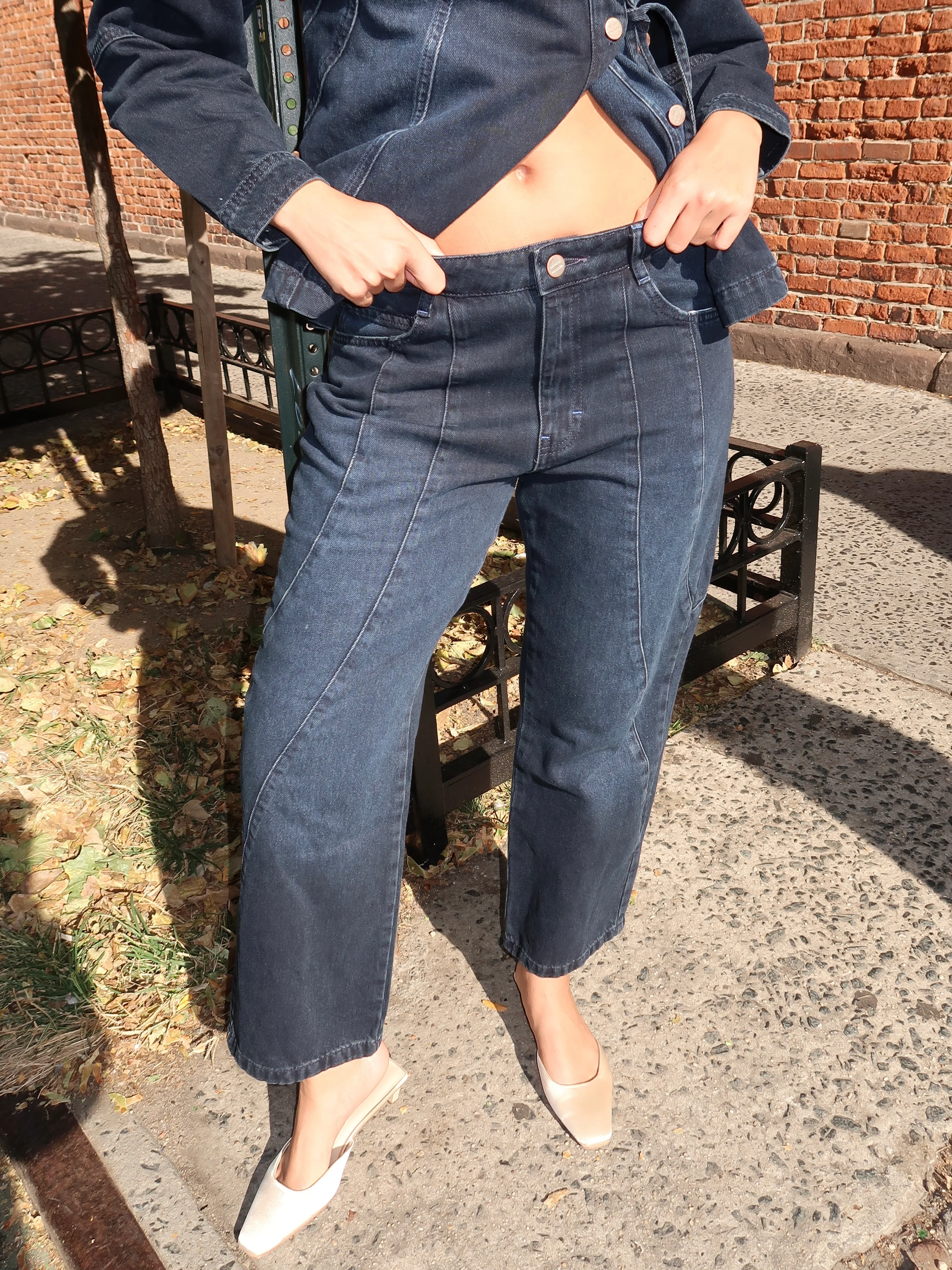 Juli Jeans in Wavy Seams Blue - Image 4