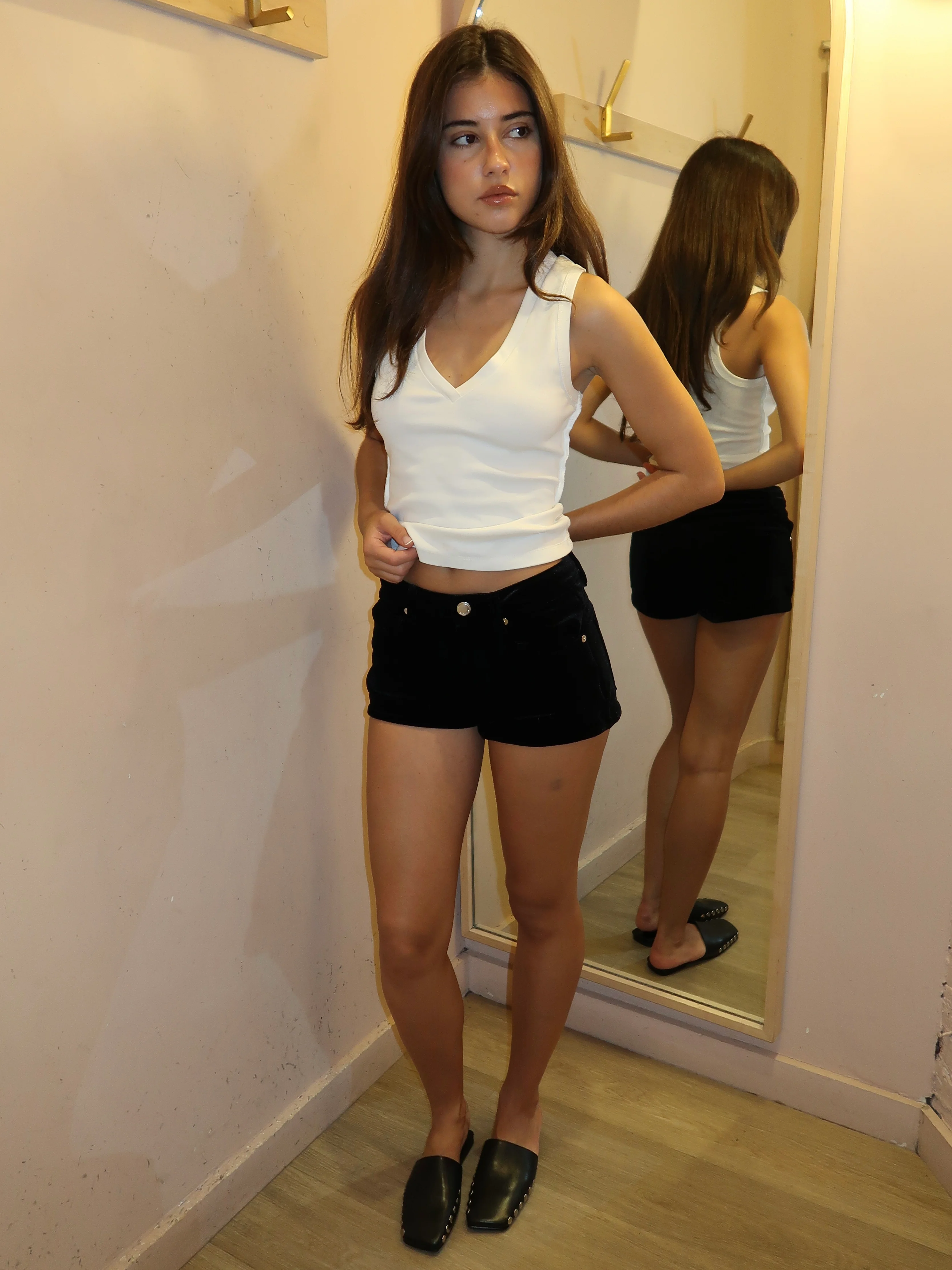 High Profile in Black - Image 2