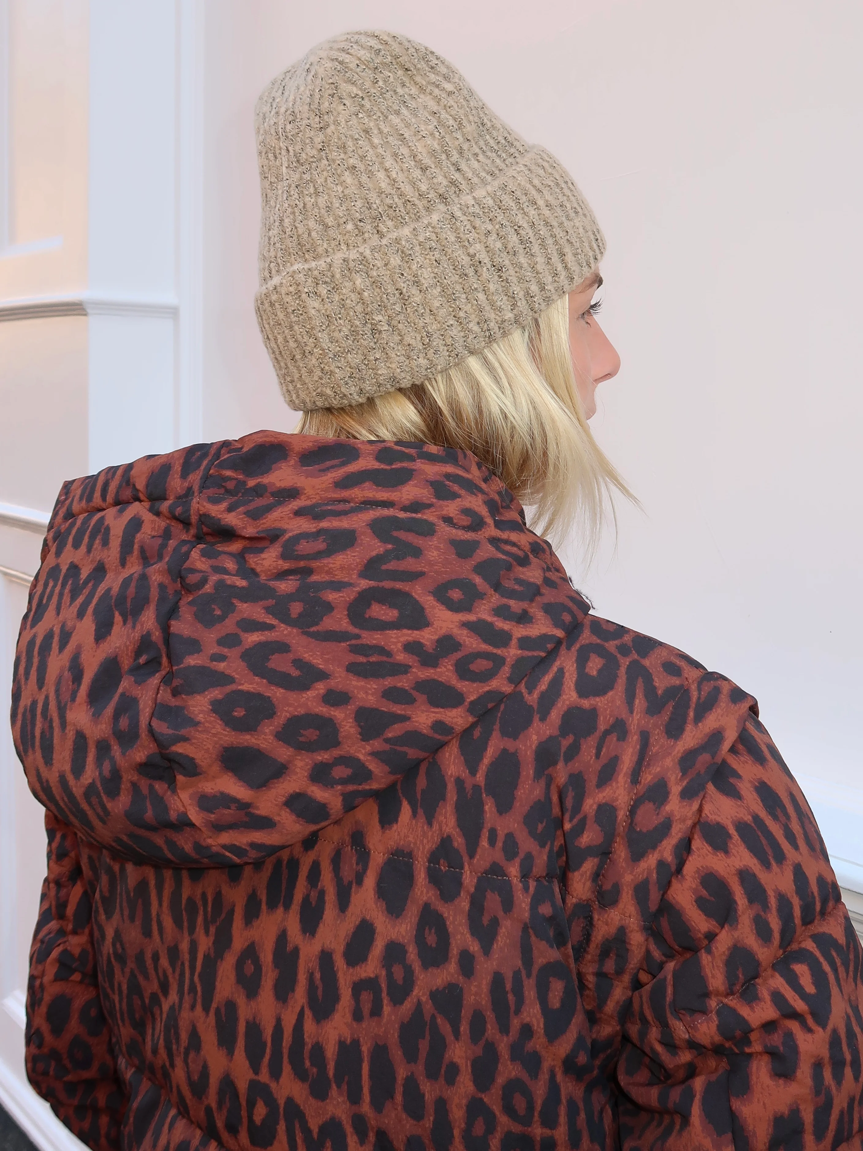 Isalis Arctic Beanie in Beige - Image 4
