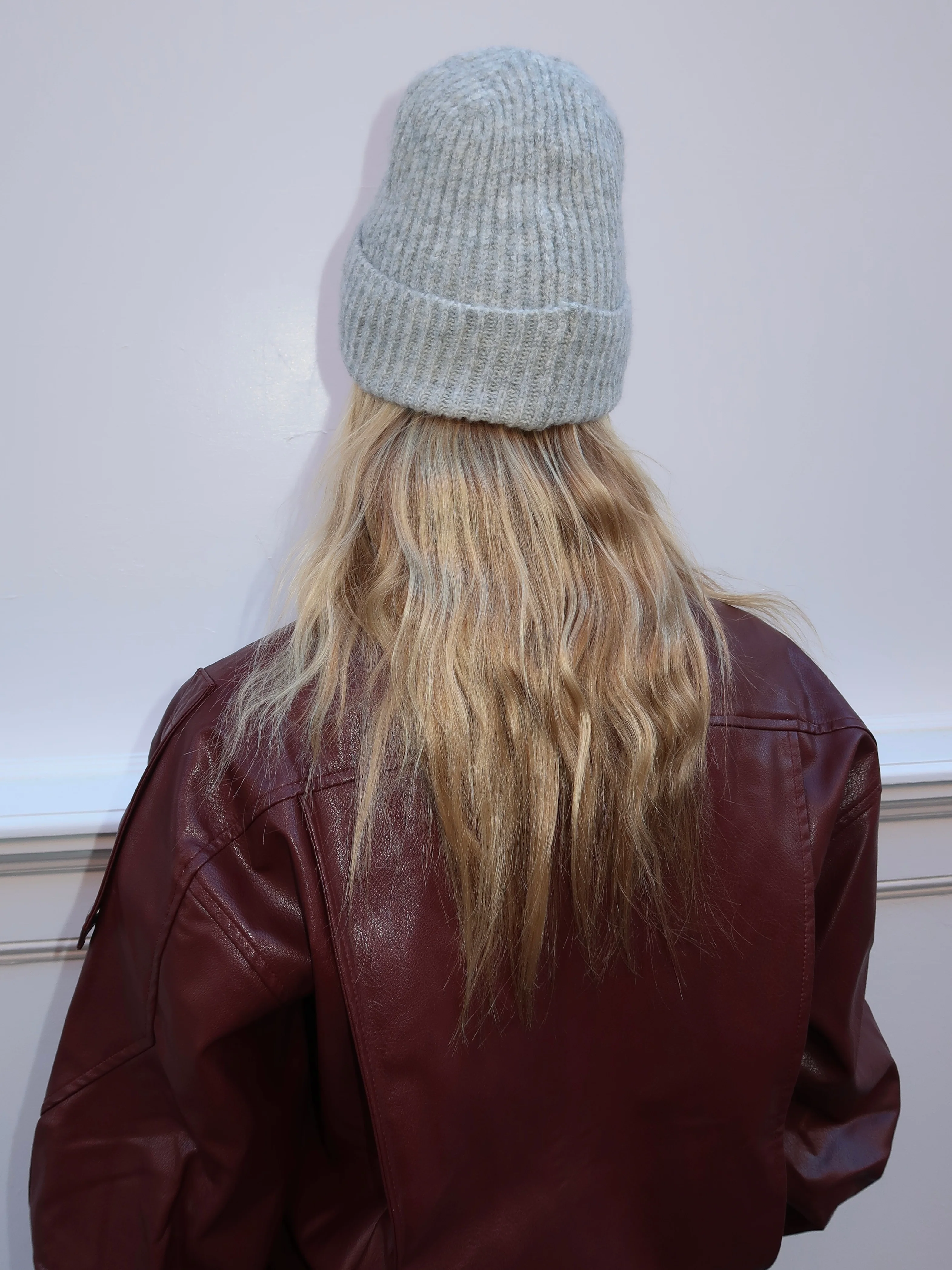 Isalis Arctic Beanie in Light Grey - Image 2