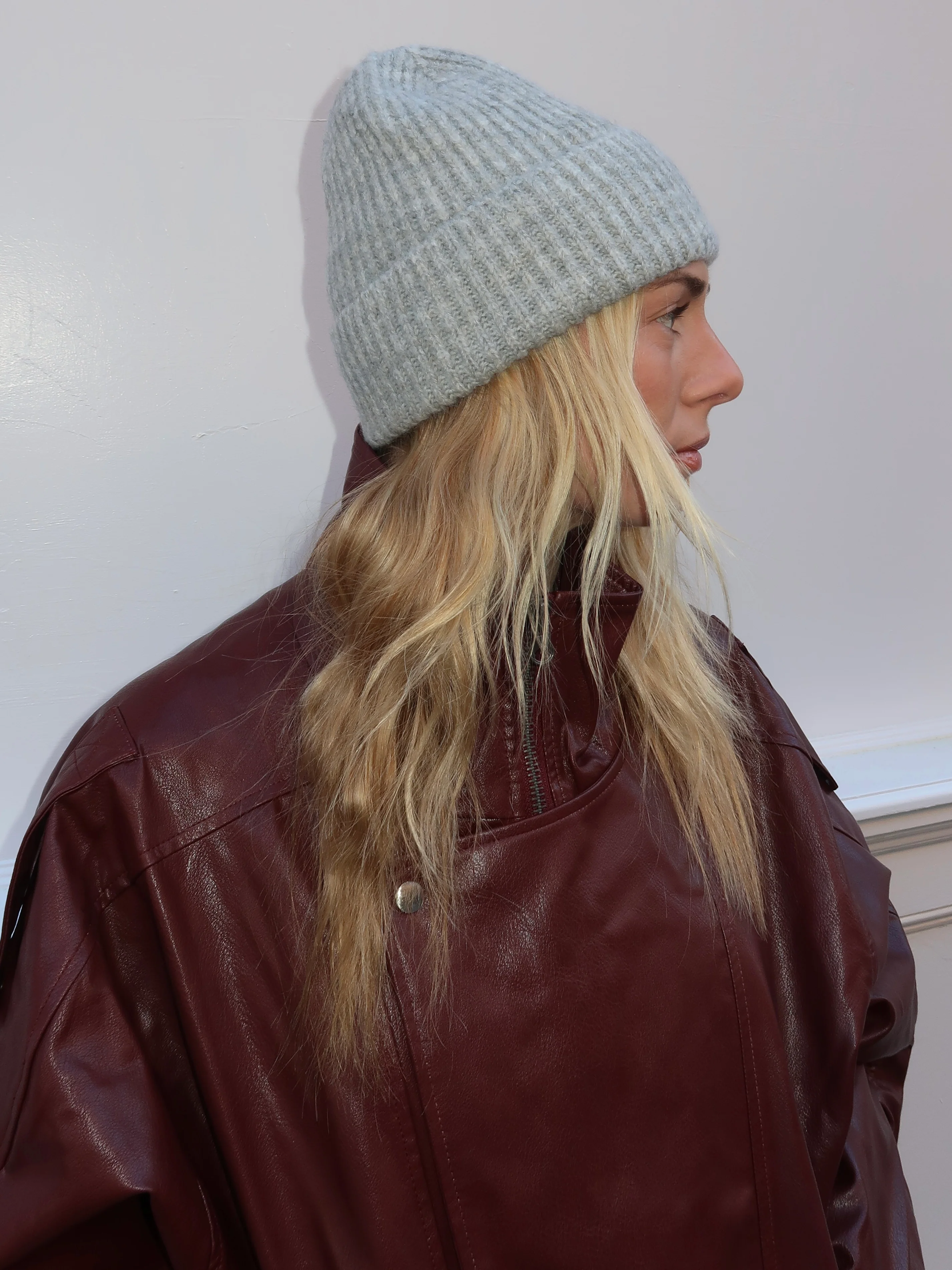 Isalis Arctic Beanie in Light Grey - Image 3