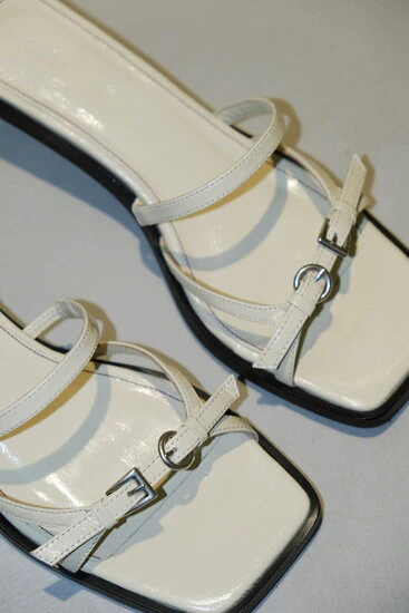 Liko Onix Cream Leather Sandals - Image 2