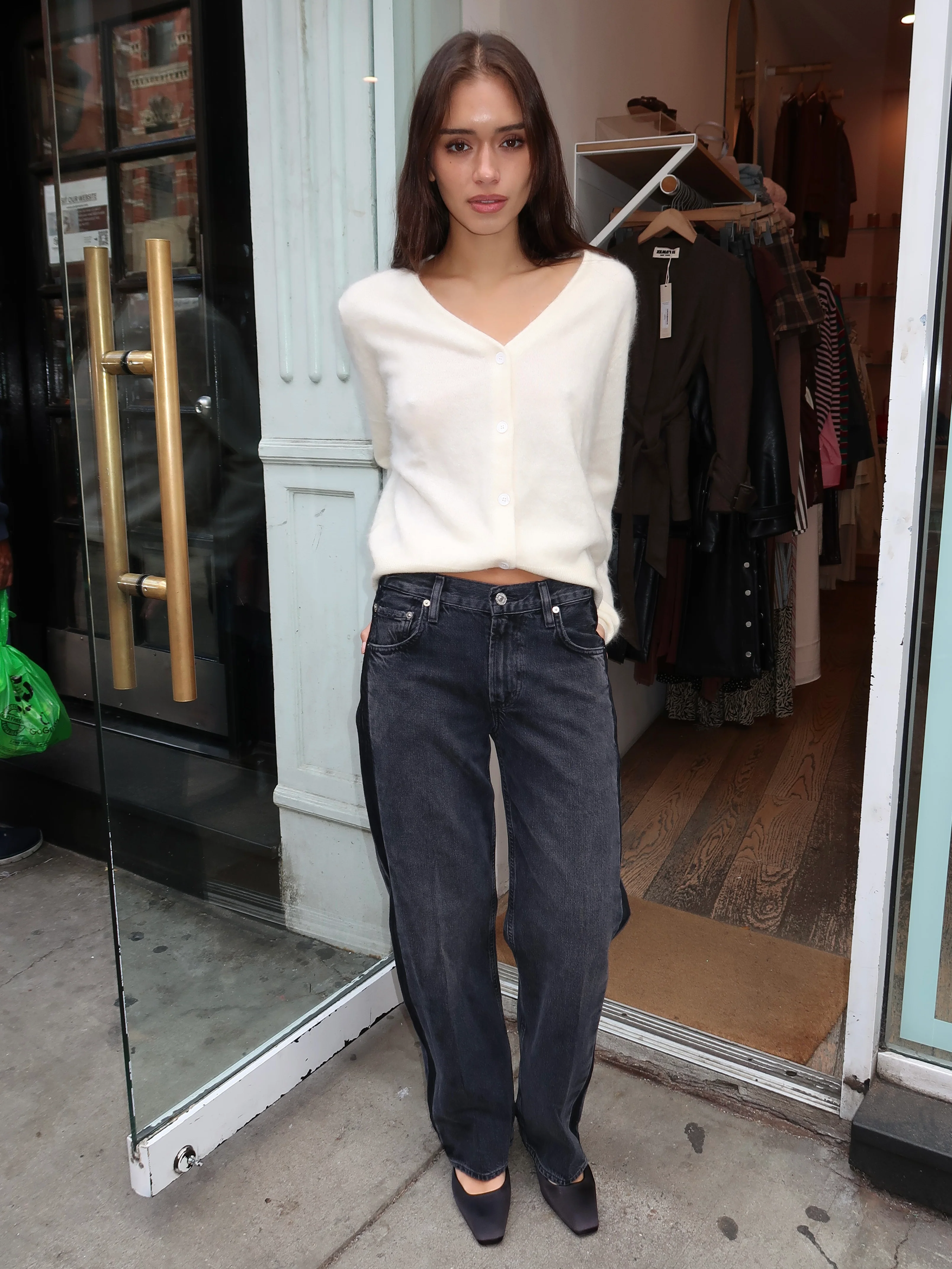 Lindz Easy Straight w/ Tuxedo Stripe in Kuro