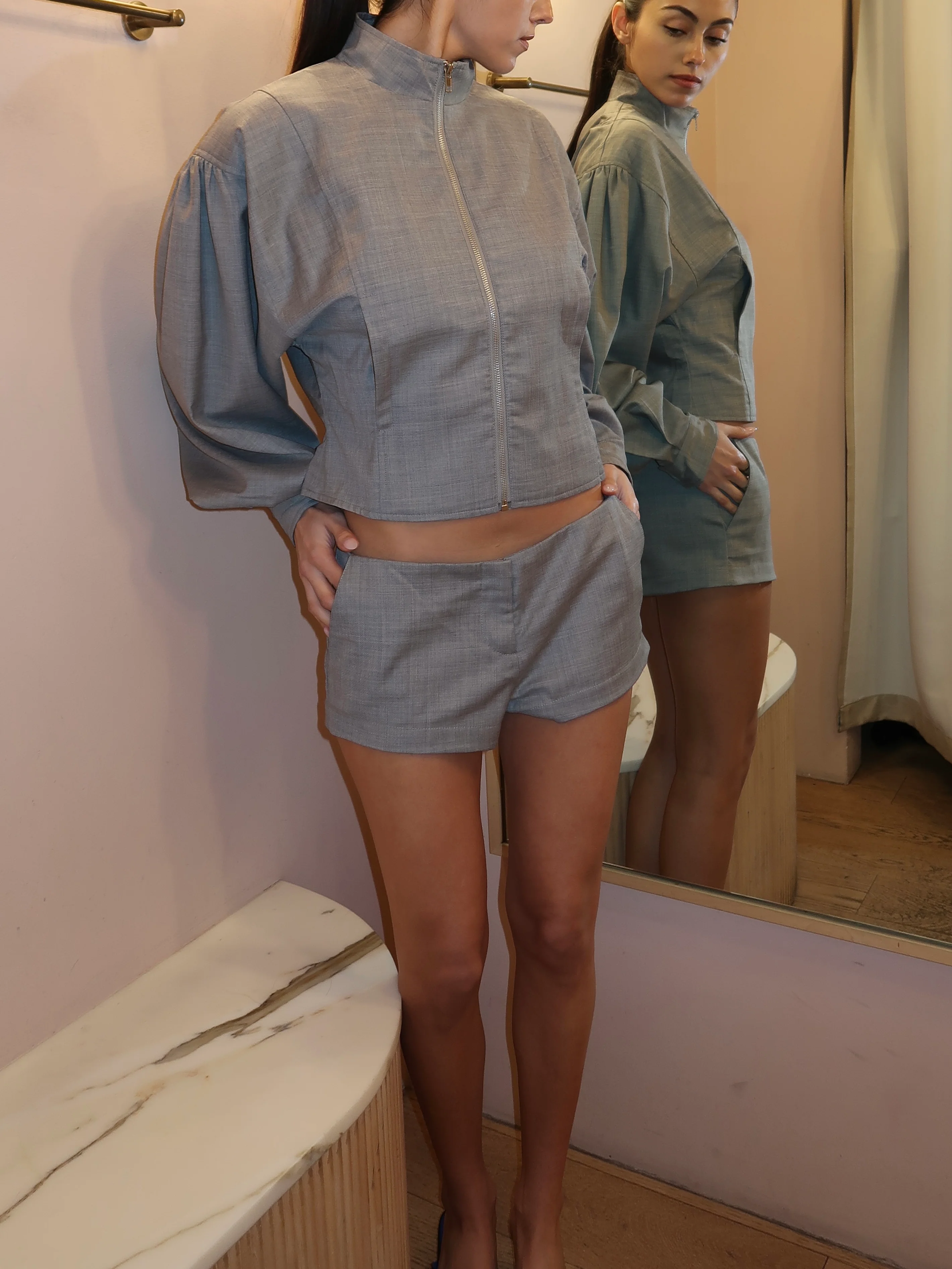 Noa Short in Grey - Image 4