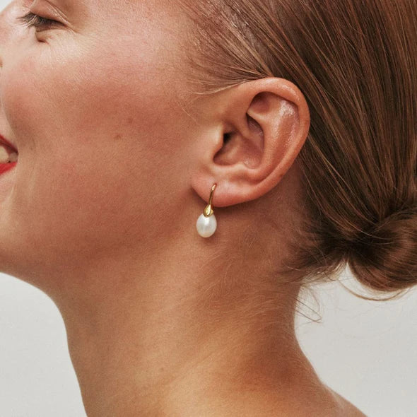 Odette Earrings in Pearl/Gold - Image 2