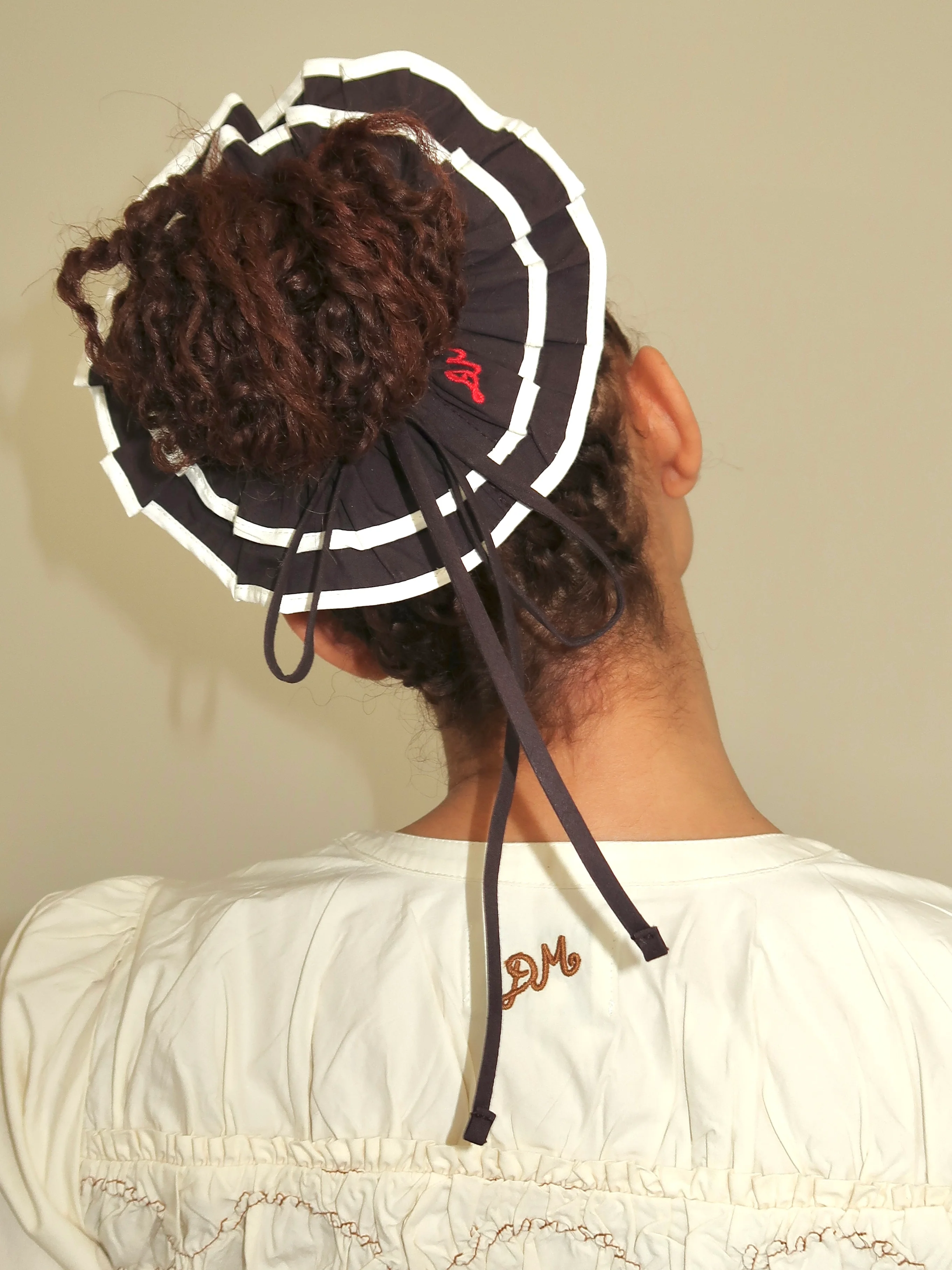Piping Tie Scrunchie in Black/Butter - Image 3