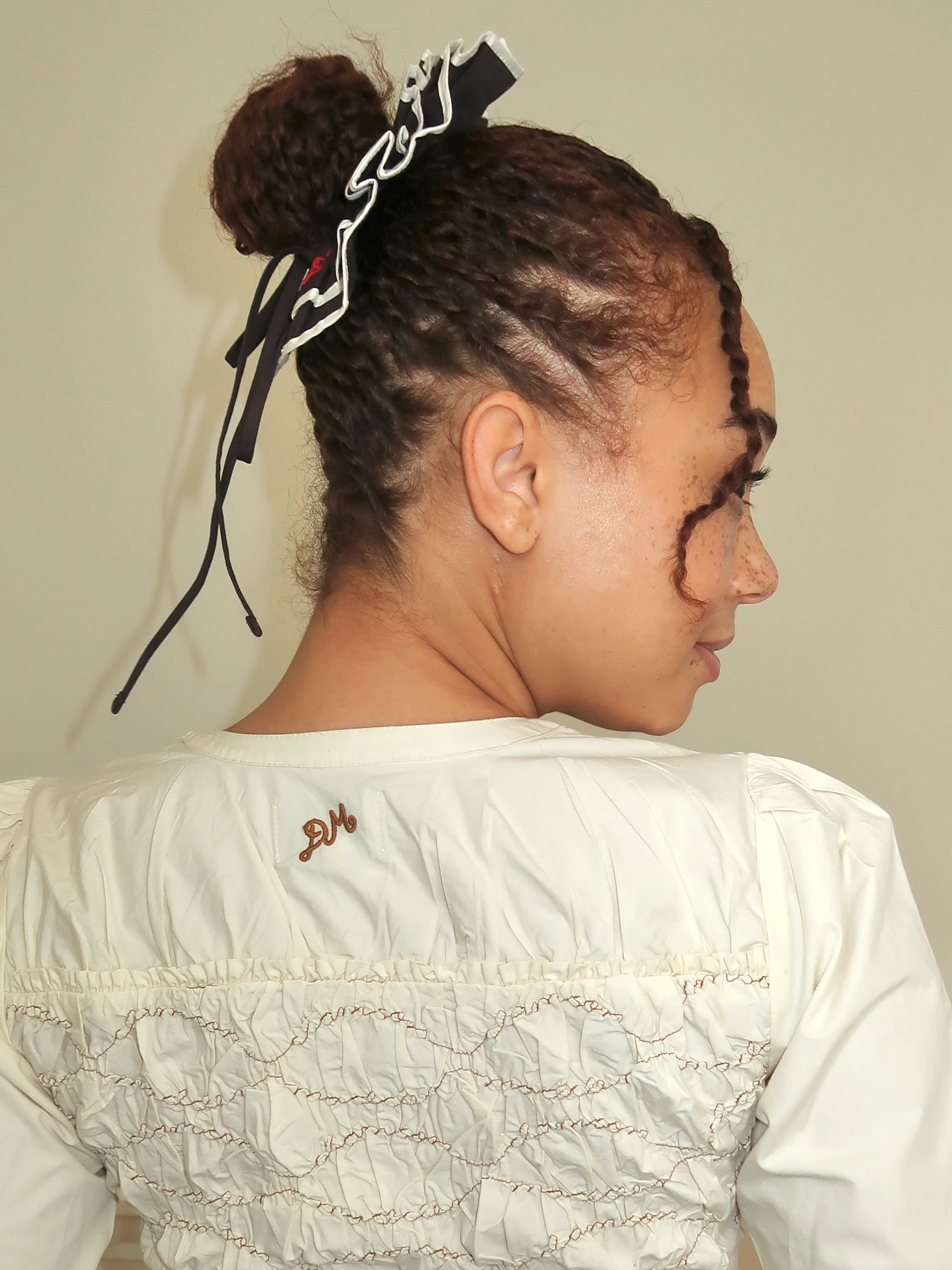 Piping Tie Scrunchie in Black/Butter - Image 4