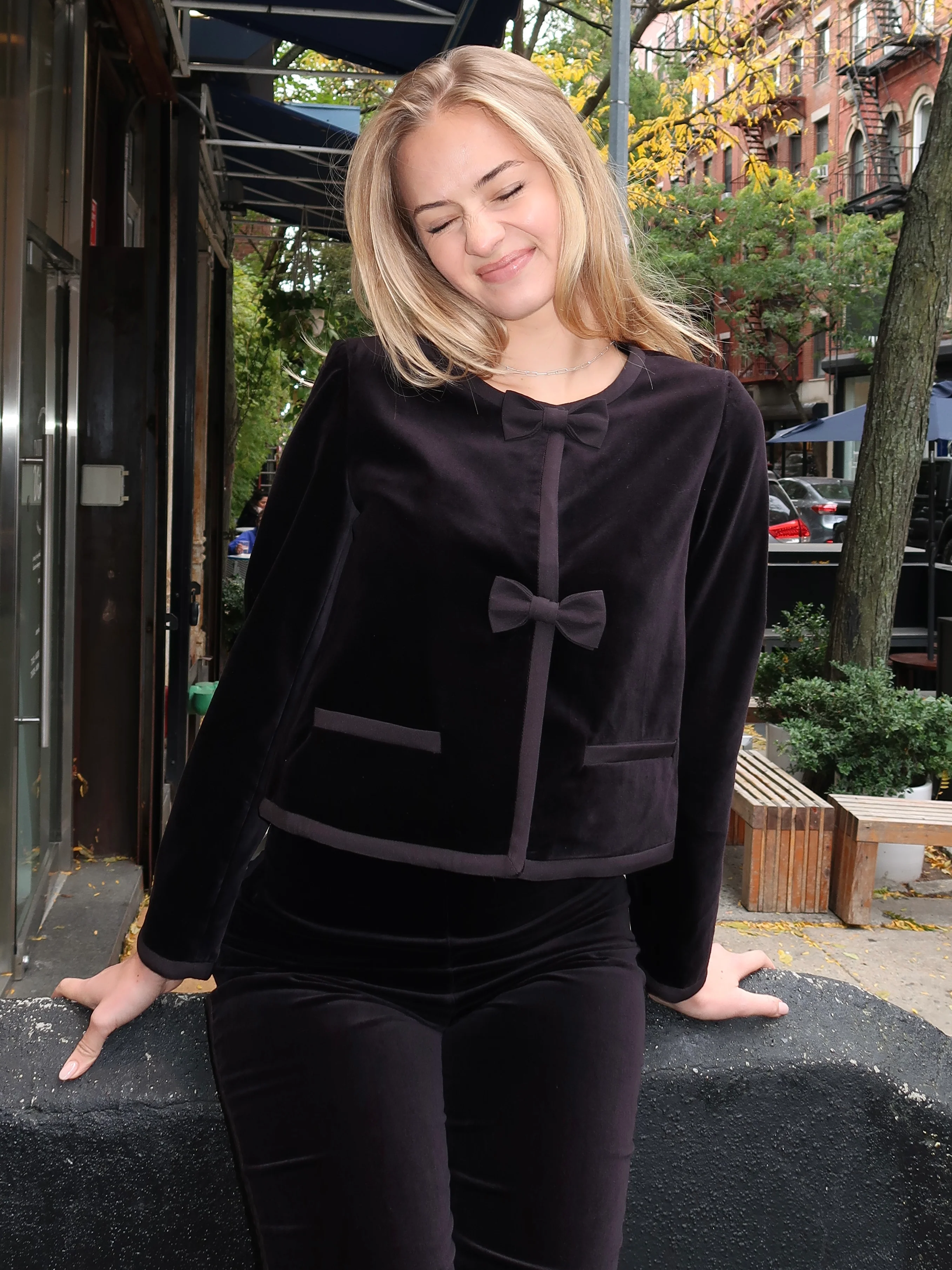 Quincy Cropped Jacket in Black - Image 4