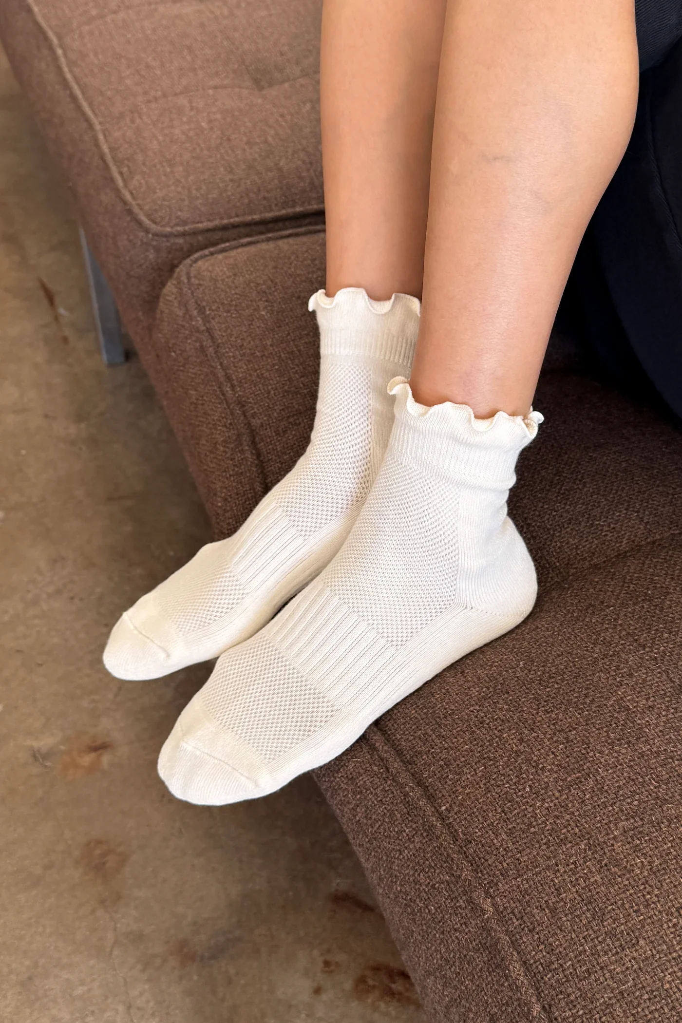 Ruffled Hugger Crew Socks in Vanilla / Red - Image 2