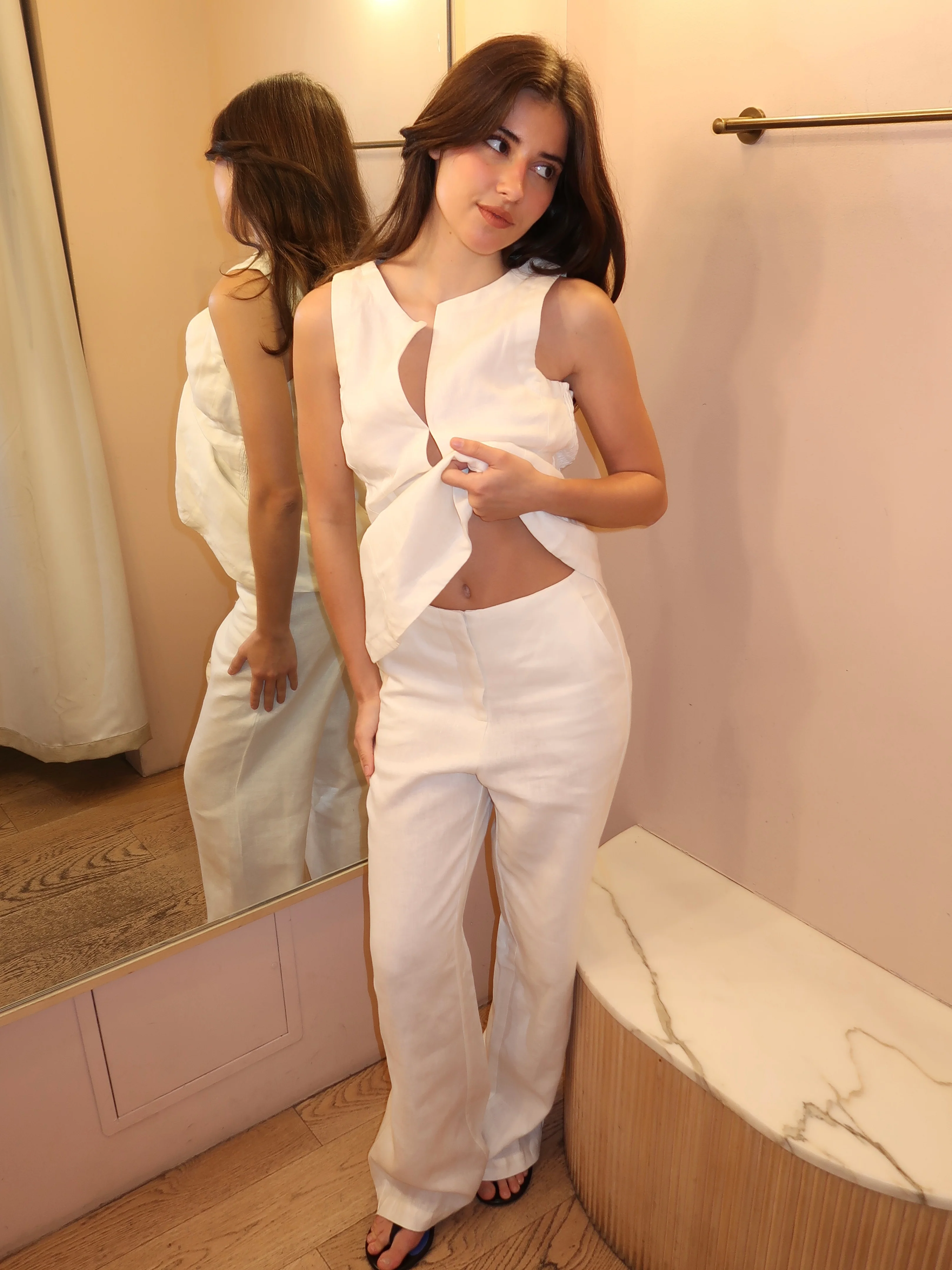 Sanne Pant in White