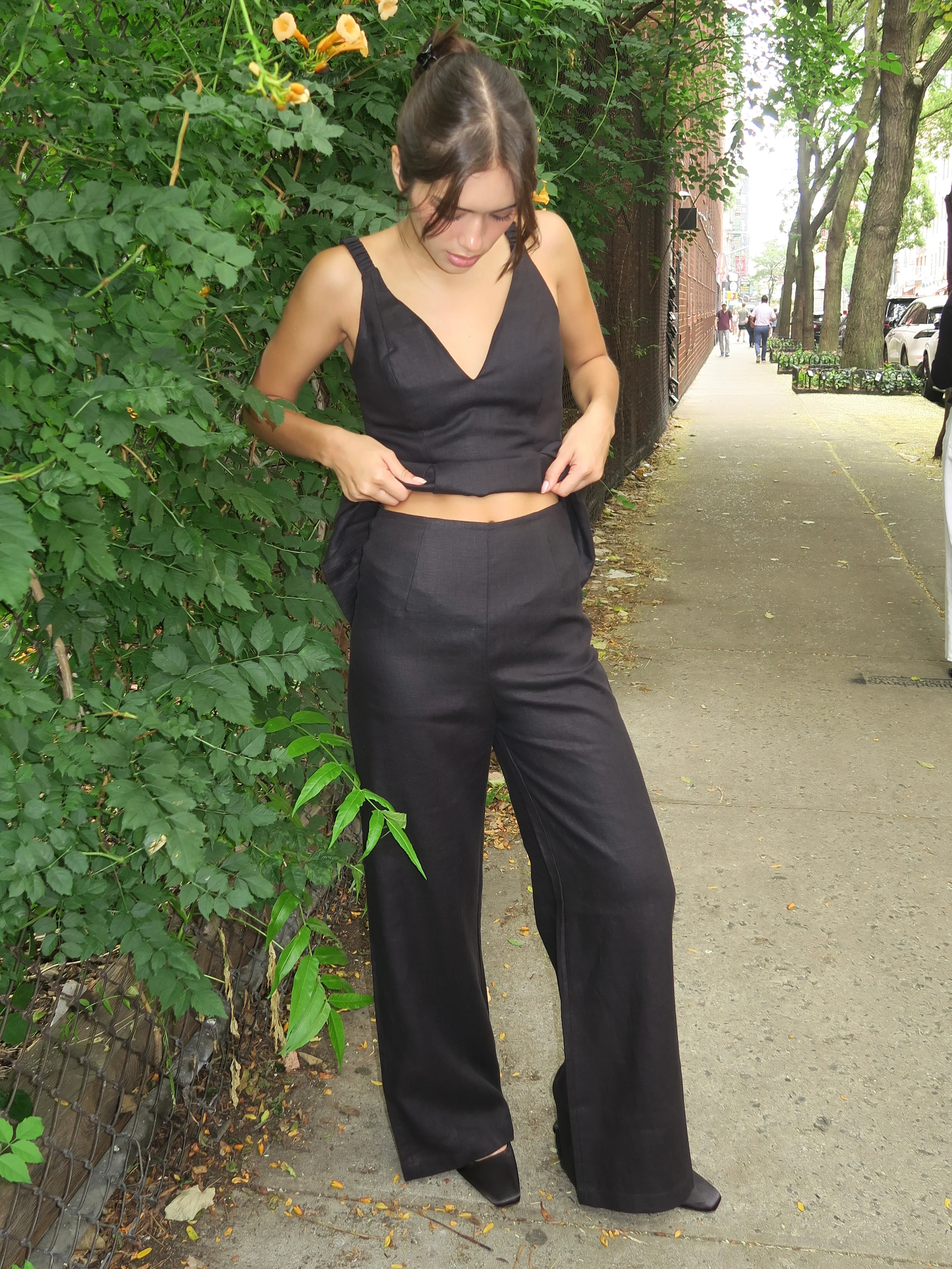 Syna Pant in Black - Image 2