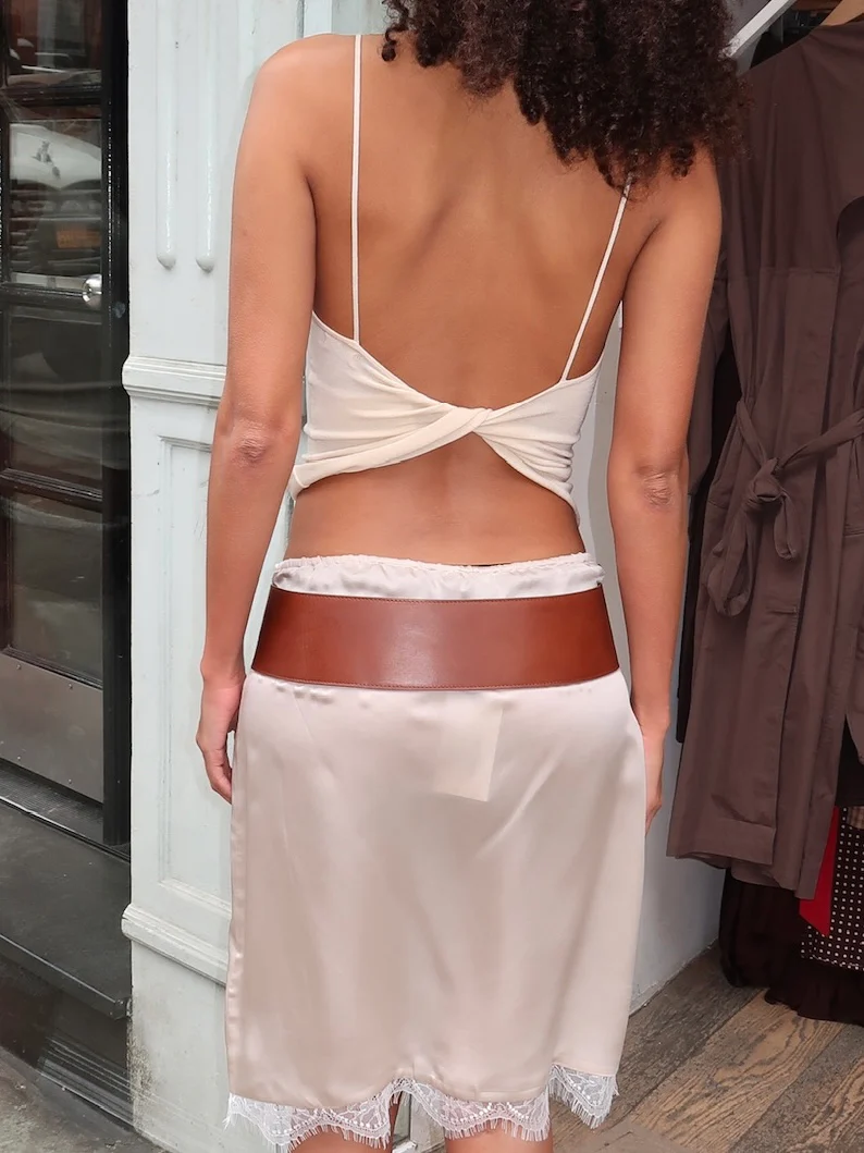 Wide Classic Belt in Chestnut - Image 2